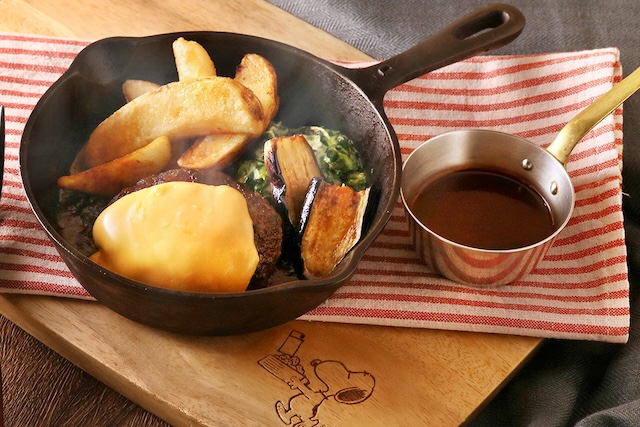 淡路牛ハンバーグ とろーりチェダーチーズソース
