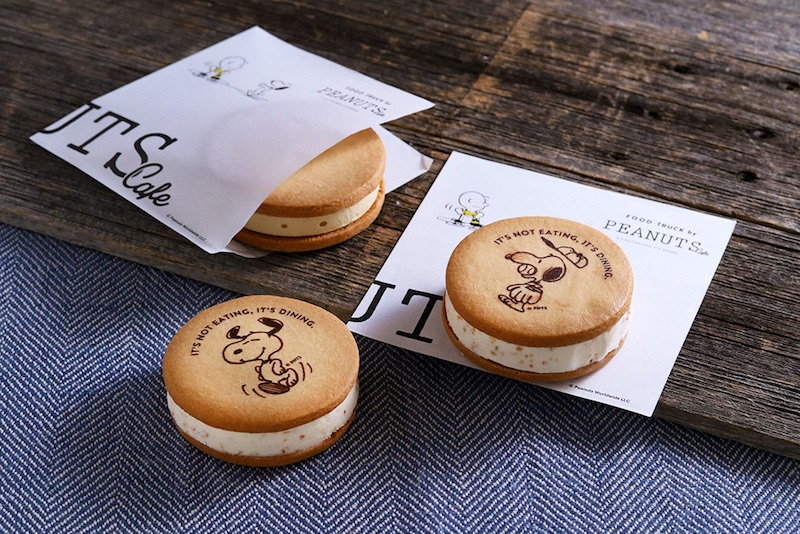 テイクアウトメニューに、スヌーピーのアートが入った『アイスサンドクッキー』