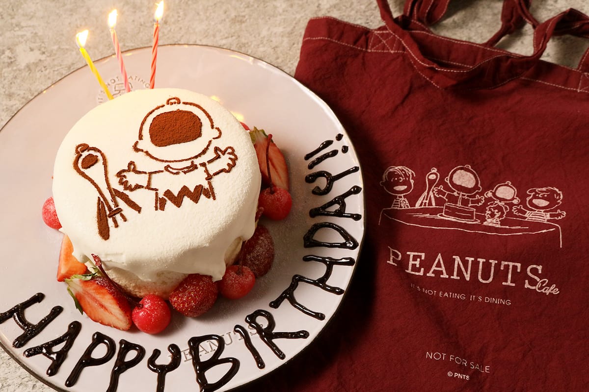 PEANUTS Cafe 名古屋」より限定カラーのトートバッグ付きバースデー