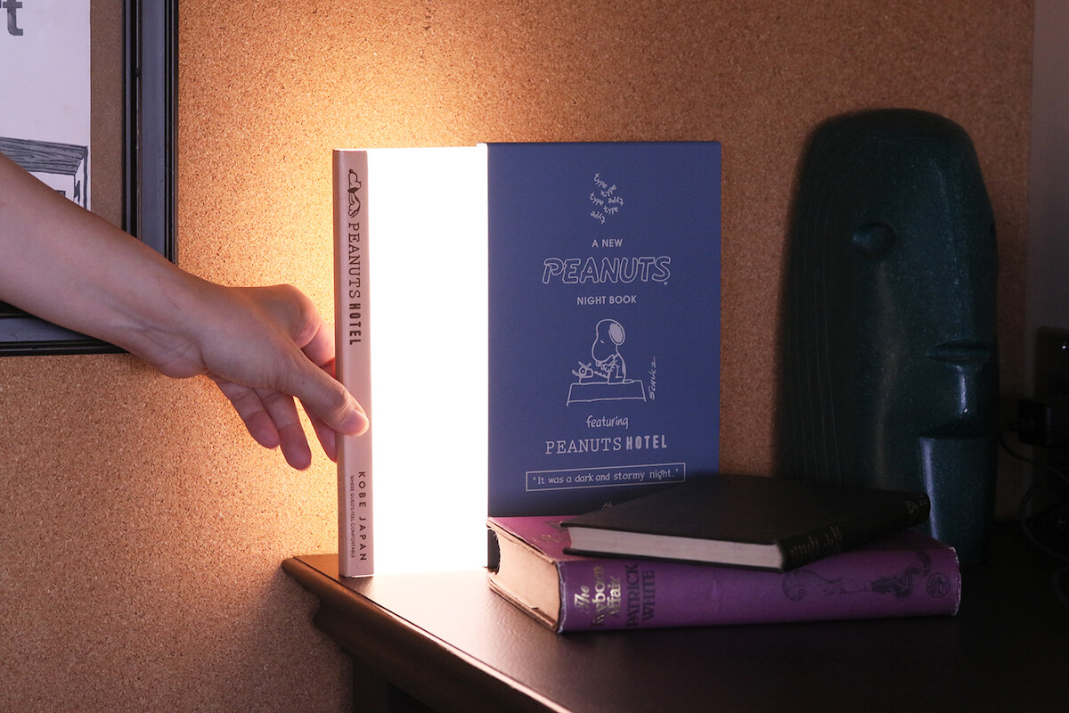 PEANUTS HOTEL ROOM41 LEDライト “DARK & STORMY NIGHT BOOK”
