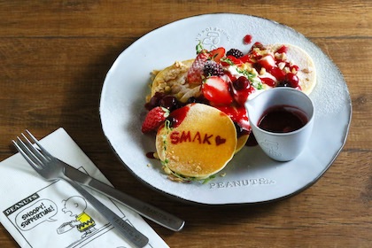 SMAK! のパンケーキ リコッタチーズクリーム添え