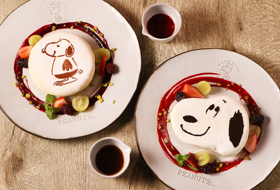 【名古屋店限定】ザ・ペリカンズ スヌーピー パンケーキ カシスベリーソース付き / スヌーピーのパンケーキ　ティーシロップ付き