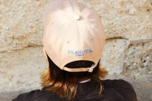 【オンラインショップ先行販売】スヌーピー扮するサングラスがトレードマークの“ジョー・クール”の刺繍キャップが登場！