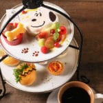 「PEANUTS Cafe 博多」にて2種類のハンバーグプレートと限定アフタヌーンティーが新登場！