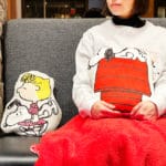 大好評！PEANUTS Cafeオリジナルのクッションブランケットに、第3弾のデザインが仲間入り。