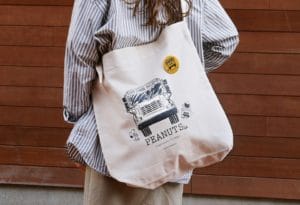 「PEANUTS Cafe 大阪」よりオープン2周年を祝して、記念グッズが登場！