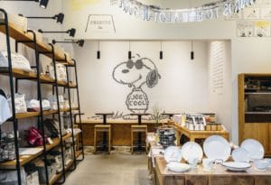 お客様への感謝の気持ちを込めて「PEANUTS Cafe NAKAMEGURO FINAL “Cheers！”」を2024年7月3日(水)より開催。