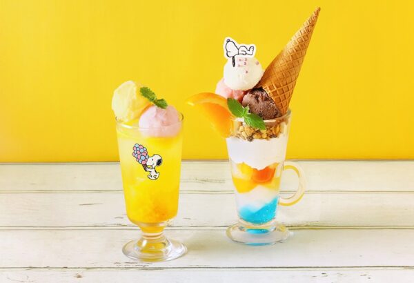 「PEANUTS Cafe スヌーピーミュージアム(南町田)」にて、スヌーピーミュージアムの「Happy Seasons!」をテーマにした、第三弾“ハッピー・サマー”の連動メニューが登場！