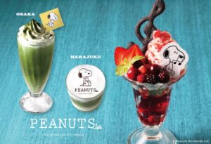 『PEANUTS Cafe SUNNY SIDE kitchen(原宿)・大阪』にて、グラミー受賞アーティスト、Laufey(レイヴェイ)とのコラボレーションメニューが登場！