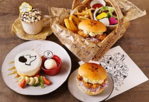 「PEANUTS Cafe スヌーピーミュージアム(南町田)」にて、スヌーピーミュージアムの新企画展「ザ・スヌーピー展～世界のともだちになった犬。～」やシーズンテーマに連動したメニューが登場！