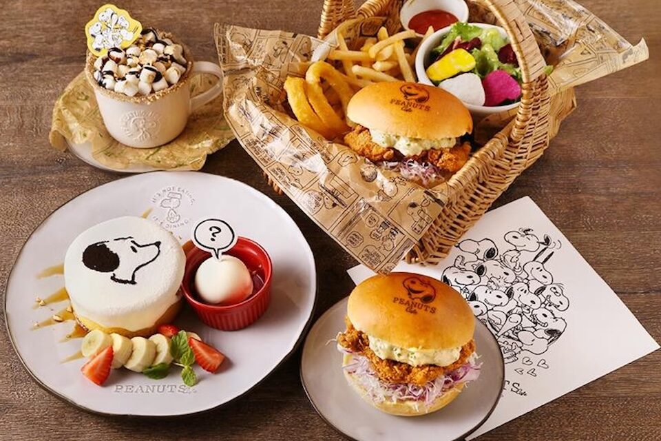 「PEANUTS Cafe スヌーピーミュージアム(南町田)」にて、スヌーピーミュージアムの新企画展「ザ・スヌーピー展～世界のともだちになった犬。～」やシーズンテーマに連動したメニューが登場！