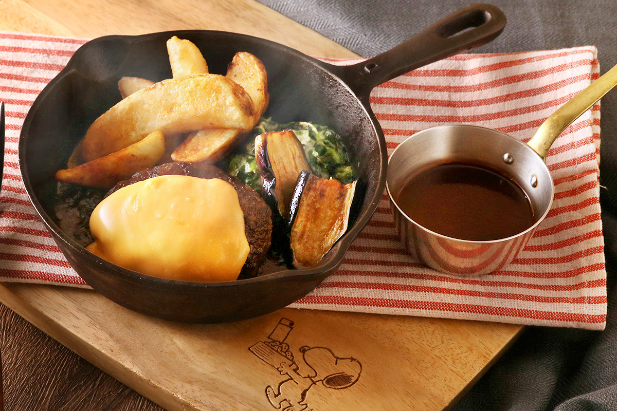 淡路牛ハンバーグ とろーりチェダーチーズソース